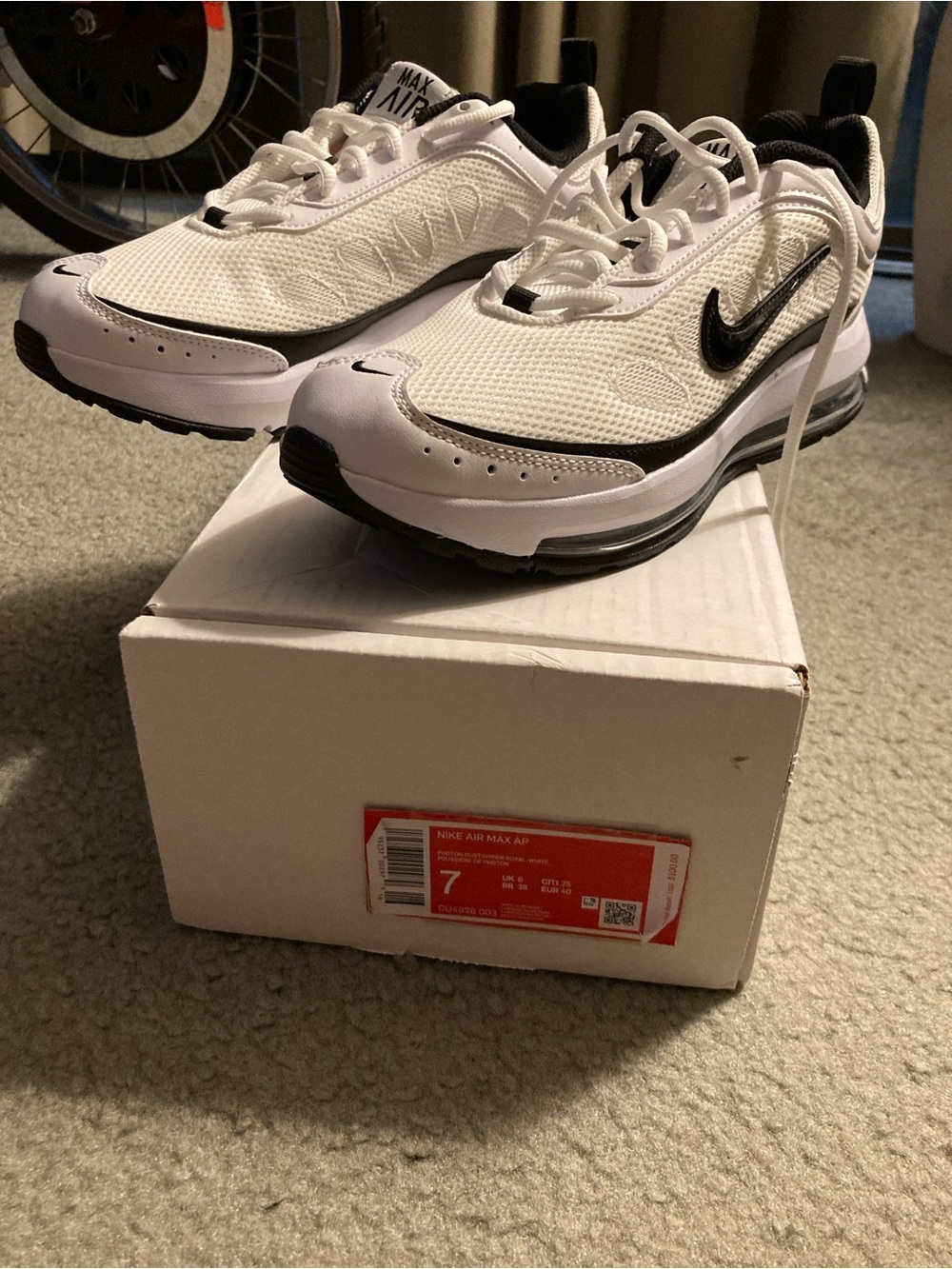 Men’s Nike air max size 7 sneakers